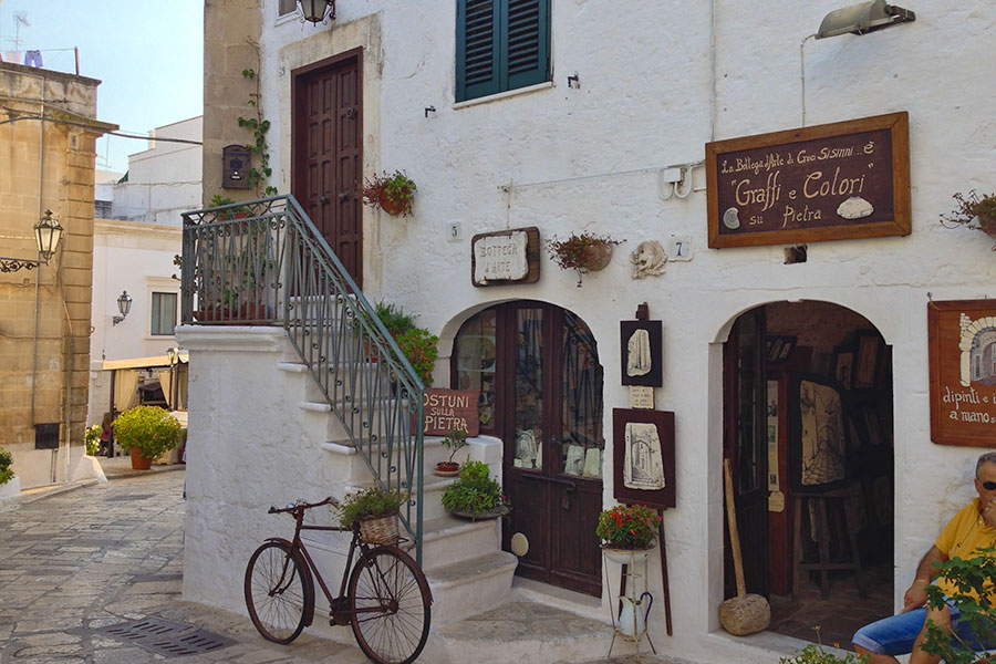 Negozi del centro storico di Ostuni