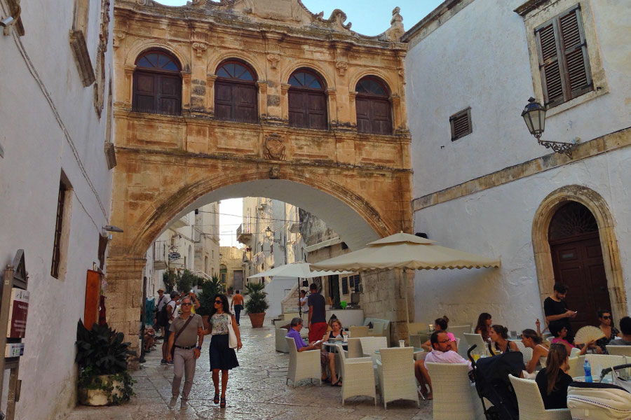 Passeggiare per il centro storico di Ostuni